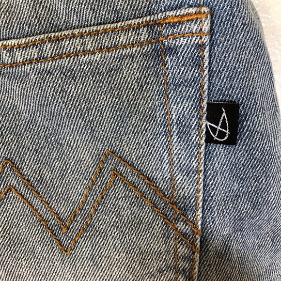 MinkPink jean shorts mid rise medium wash XXS - Picture 4 of 7